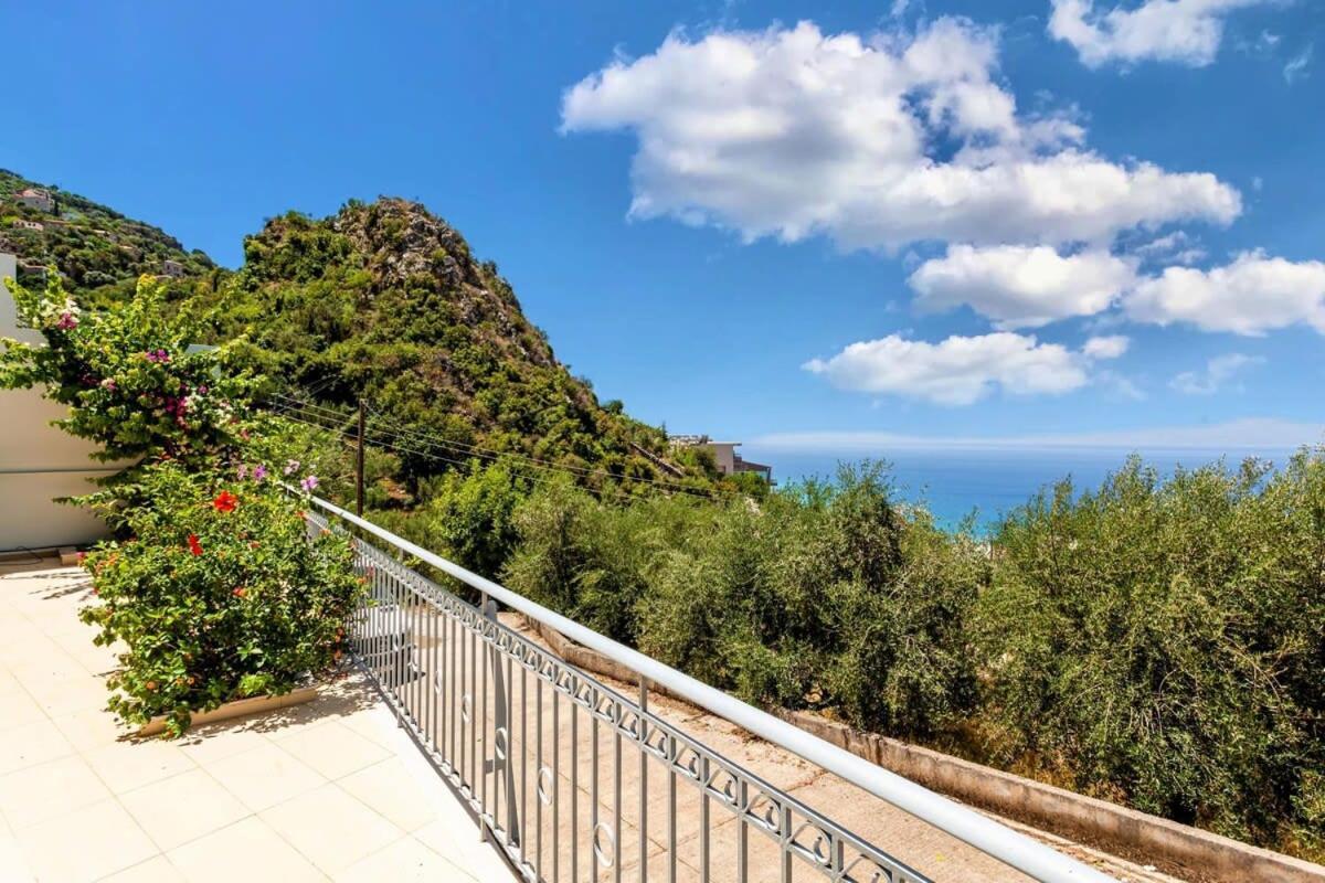 カラマタ Aigli Fully Equipped Getaway - Seaview Lux Retreatヴィラ エクステリア 写真